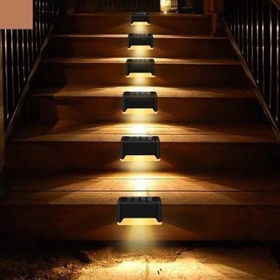Il punto solare della piattaforma del giardino impermeabile all'aperto accende le luci solari 2700K del recinto LED del balcone