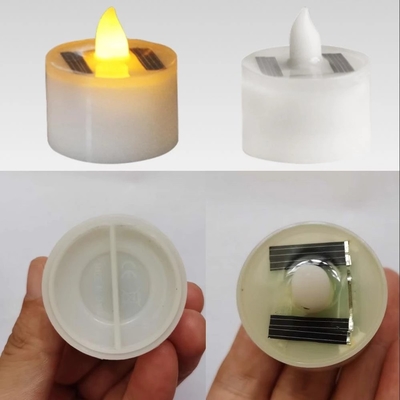 La candela alimentata solare senza fiamma del LED accende le luci decorative dell'atmosfera dell'interno